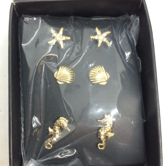 3/$30 VINTAGE 80S AVON SHIMMERING STARFISH EARRING TRIO SET 3 SEAHORSE CLAMSHELL - Picture 1 of 6